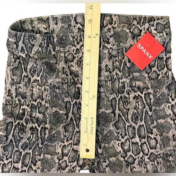 Spanx Ankle Jean-ish Snake Print Leggings - Picture 9 of 10